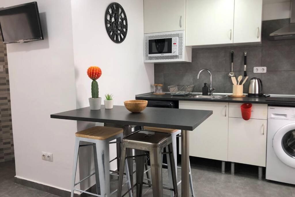 M4 Cool Terrace. 1 Min To Metro. 15 Min To Center Esplugues de Llobregat Exterior foto