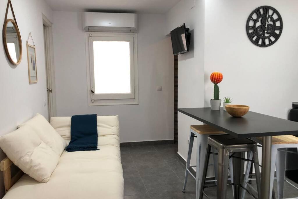 M4 Cool Terrace. 1 Min To Metro. 15 Min To Center Esplugues de Llobregat Exterior foto