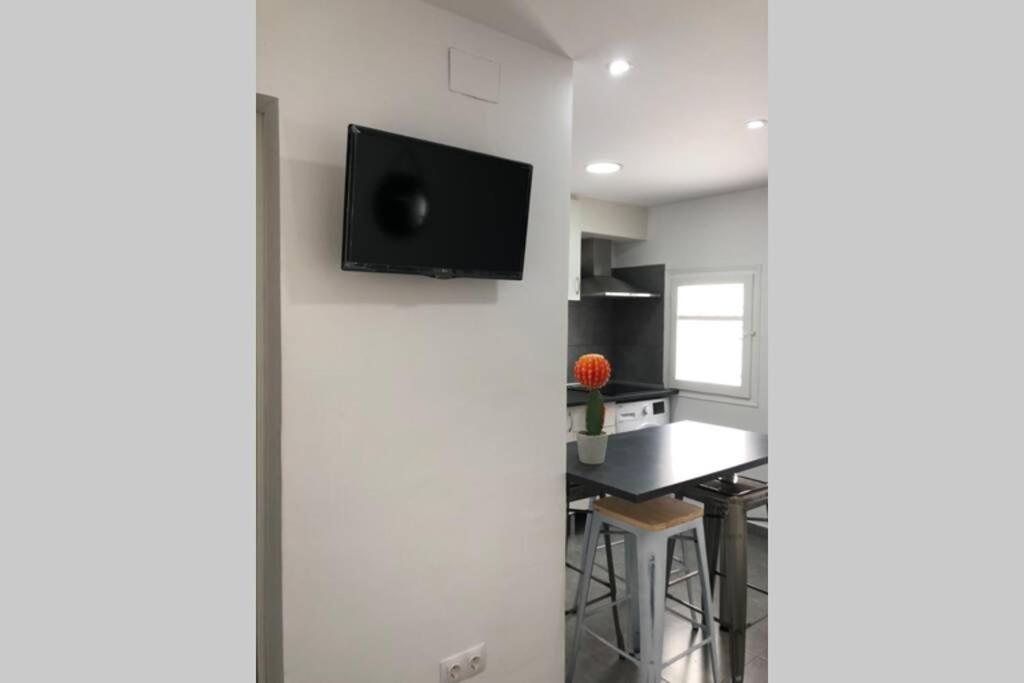 M4 Cool Terrace. 1 Min To Metro. 15 Min To Center Esplugues de Llobregat Exterior foto