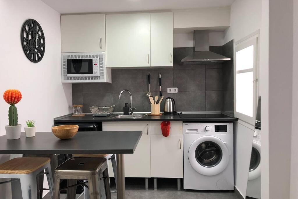 M4 Cool Terrace. 1 Min To Metro. 15 Min To Center Esplugues de Llobregat Exterior foto
